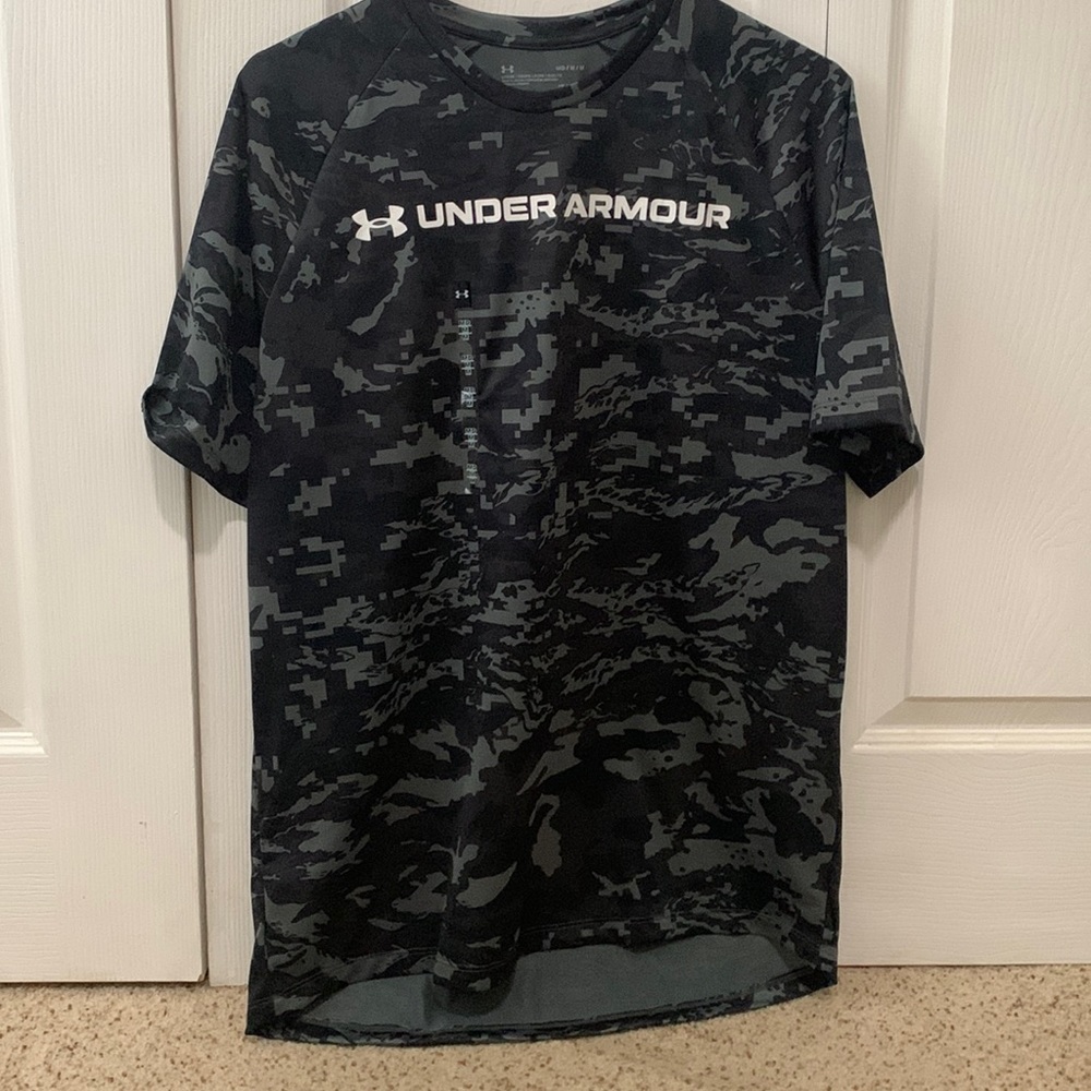 Under Armour black shirt